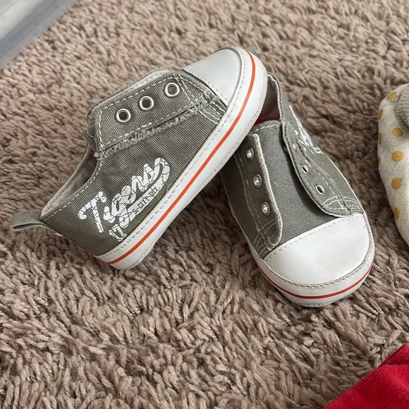 GENTLY USED BABY CLOTHES - DISNEY, CARTERS, THE CHILDRENS PLACE, TARGET, WALMART - Picture 8 of 8